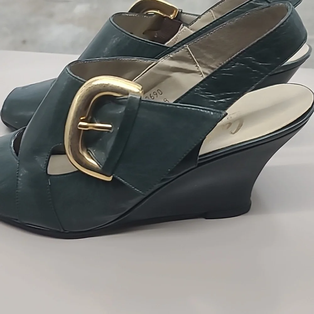Chic Green Peep-Toe Slingback Heels